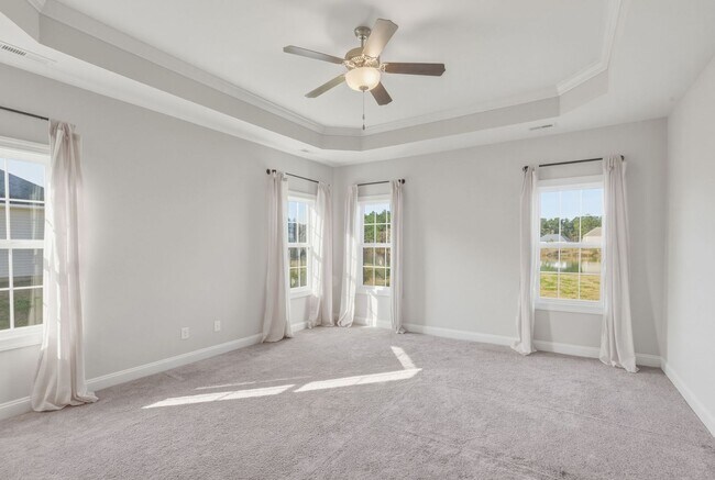 Building Photo - 5 bedroom waterfront property