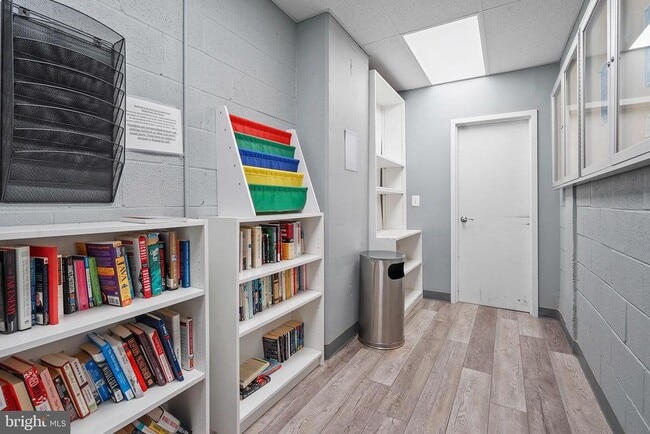 Building Photo - 1225 Martha Custis Dr