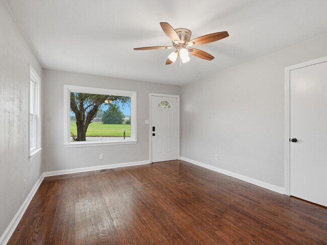 Building Photo - Quaint 3 bed 1 bath home in charming Decatur!