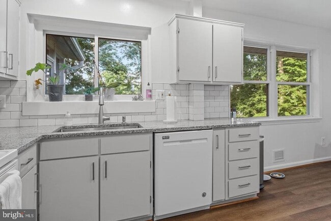 Building Photo - 2608 Sigmona St