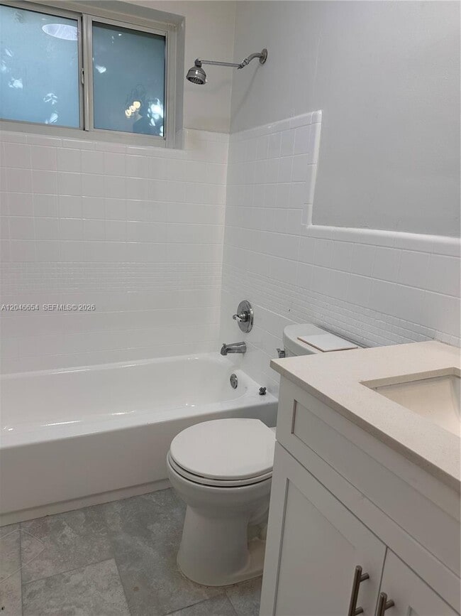 Building Photo - Cotorro Avenue, Coral Gables, FL 33146 - 3 BR 2 BA single-family home