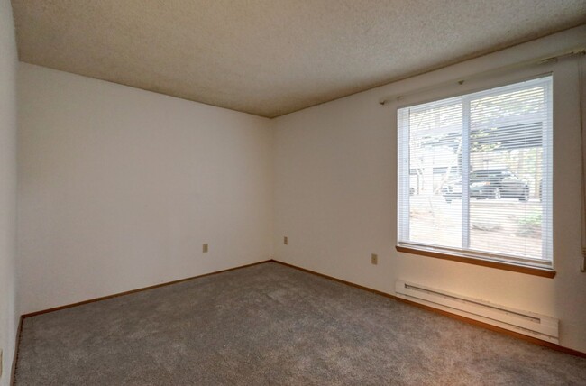 Building Photo - Newly updated 2 Bedroom Bellevue Condo is ...