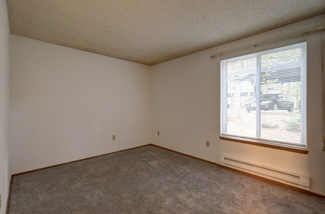 Building Photo - Updated 2 Bedroom Bellevue Condo is Available!
