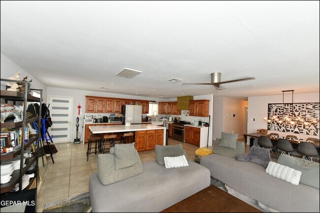 Building Photo - 4224 Hampshire Ln