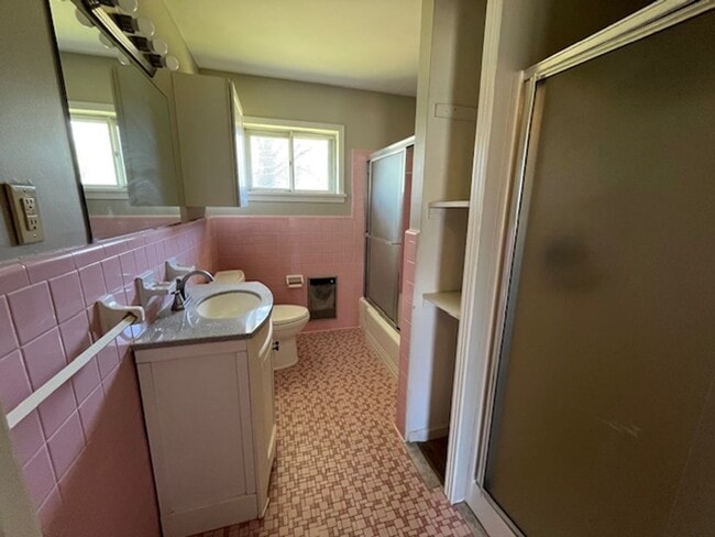 Building Photo - Renovated 2 Bedroom 1 Bath home with Another Room that could be used as a 3rd Bedroom!