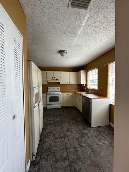 Building Photo - 6574 Bamboo Ave