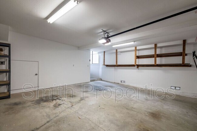 Building Photo - 604 N Irena Ave