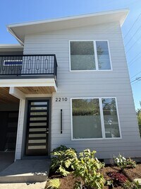 Building Photo - 2210 Emerson Dr