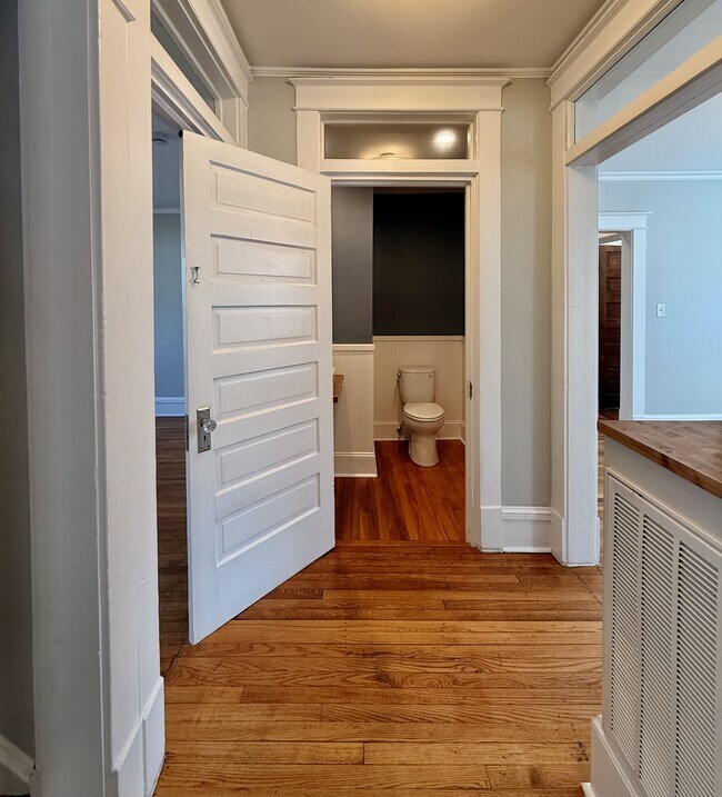 Building Photo - 107 W Geer St