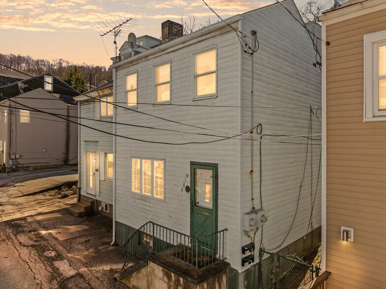 Building Photo - 2810 Edwards Way