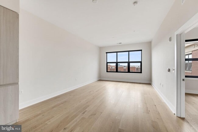 Building Photo - 701 Swann Ave