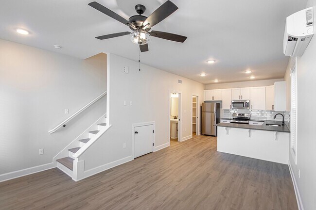 Building Photo - 1 Bed 1.5 Bath Luxury Energy Efficient Tow...