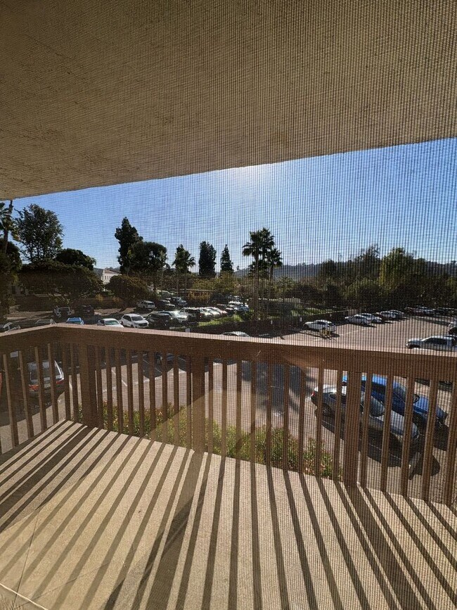 Building Photo - Huge 3 Bedroom 2 Bathroom in Resort Style Community in Mission Valley