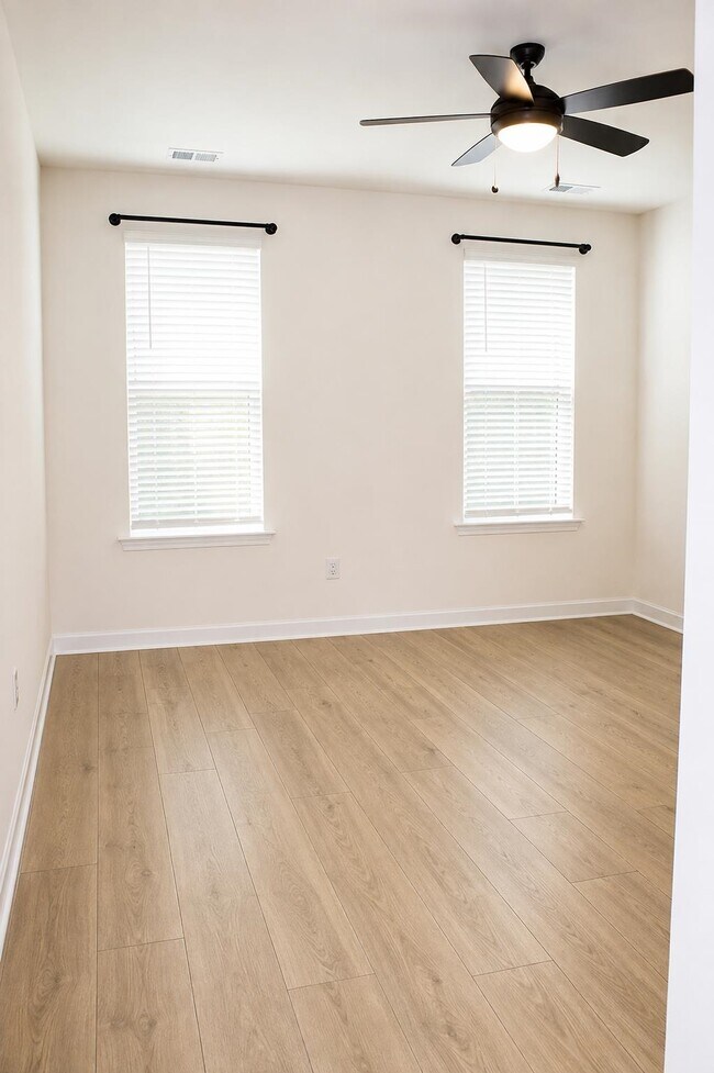 Building Photo - 6265 Zoe Wy