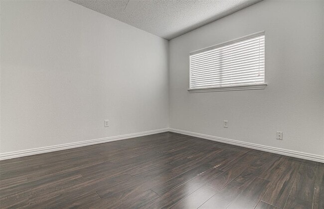Building Photo - 13001 Campos Dr