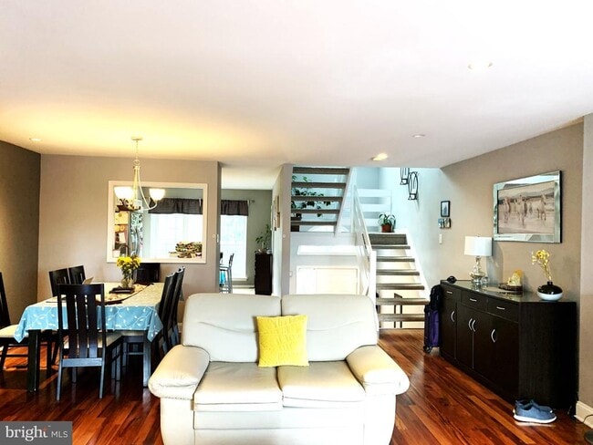 Building Photo - 11 Cabot Dr