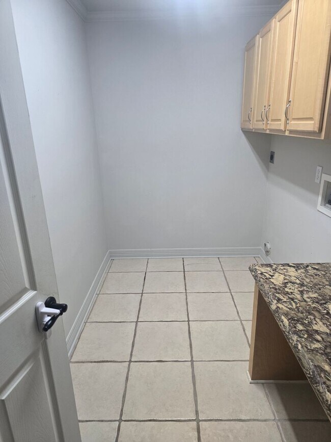 Building Photo - Greenacres Area - Beautiful 3 bdrm - 2 bath