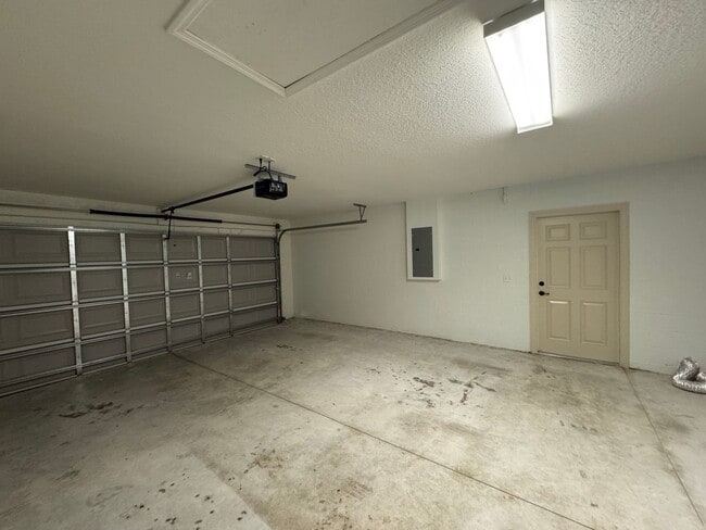 Building Photo - DISCOVER THE BEAUTIFUL 3 Bd/2Ba in Ocala!!