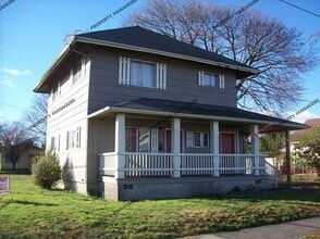 Building Photo - r13i