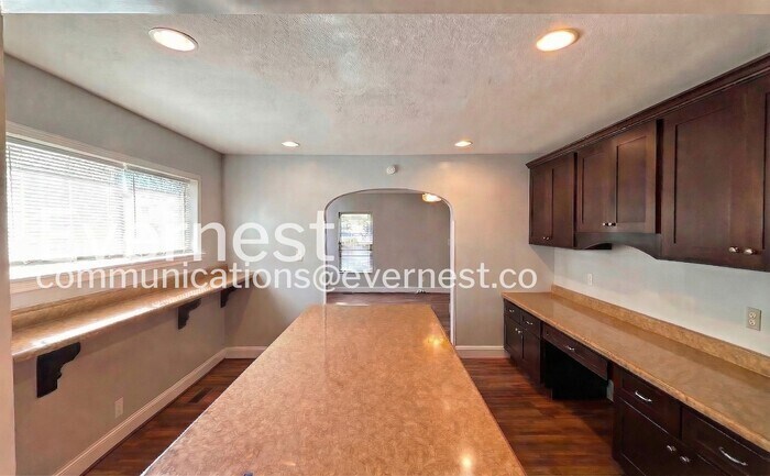 Building Photo - 1300 S Lyerly St