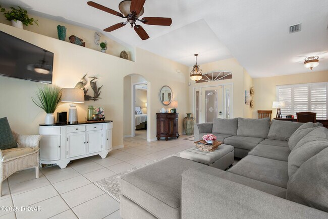 Building Photo - 15 Coolidge Ct