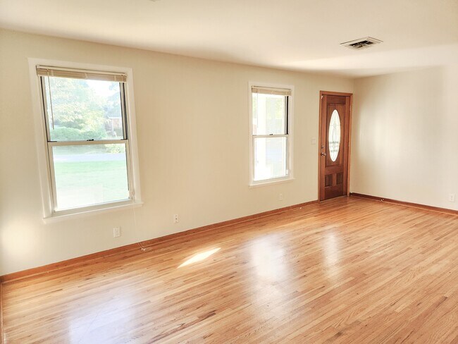 Building Photo - 139 Saratoga Dr