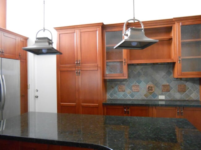 Building Photo - Stunning 3-Bed/2-Bath Entertainer's Dream ...