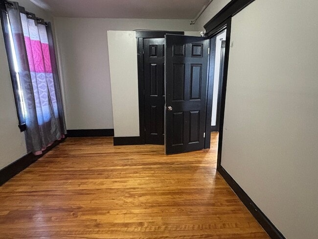 Building Photo - 26 Catharine St