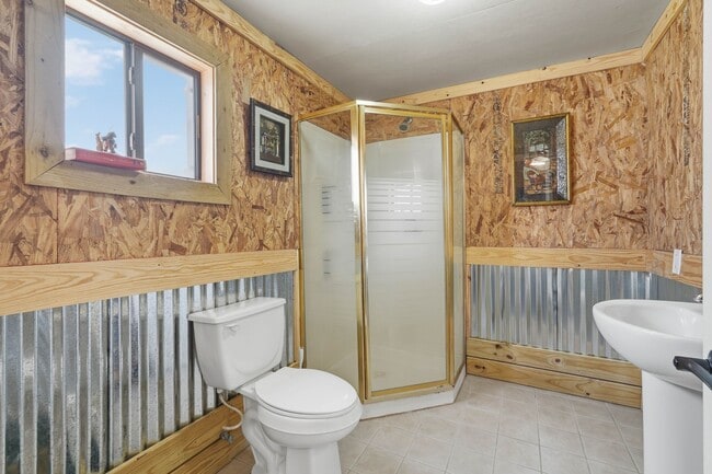 Building Photo - 360 S Lakeside Dr