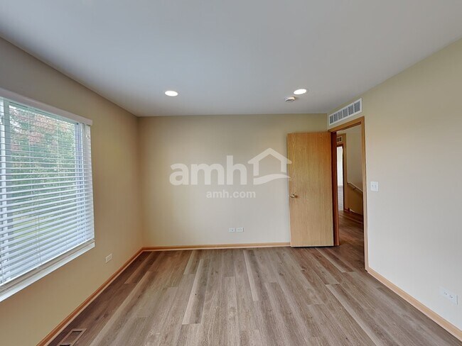 Building Photo - 818 Glen Cove Ln