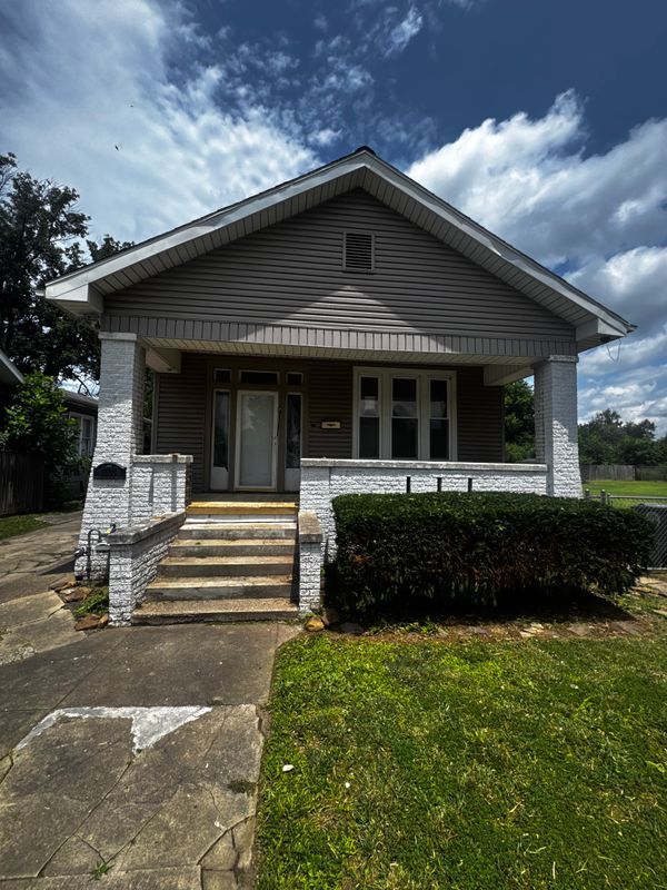 Building Photo - 1108 E Blackford Ave