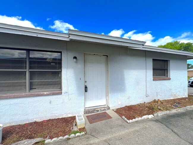 Building Photo - Charming 2 Bedroom, 1 Bath Duplex in Fort ...