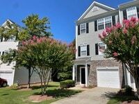 Building Photo - Beautiful 3 Bedroom End-Unit Townhouse