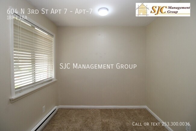 Building Photo - 604 N 3rd St