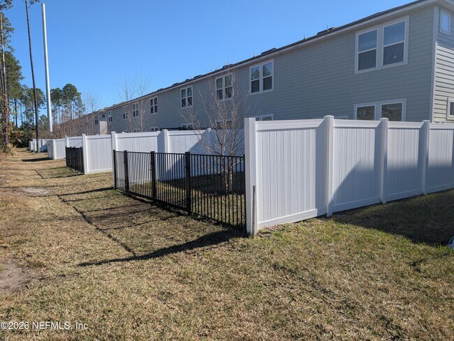 Building Photo - 10663 Waterfield Rd