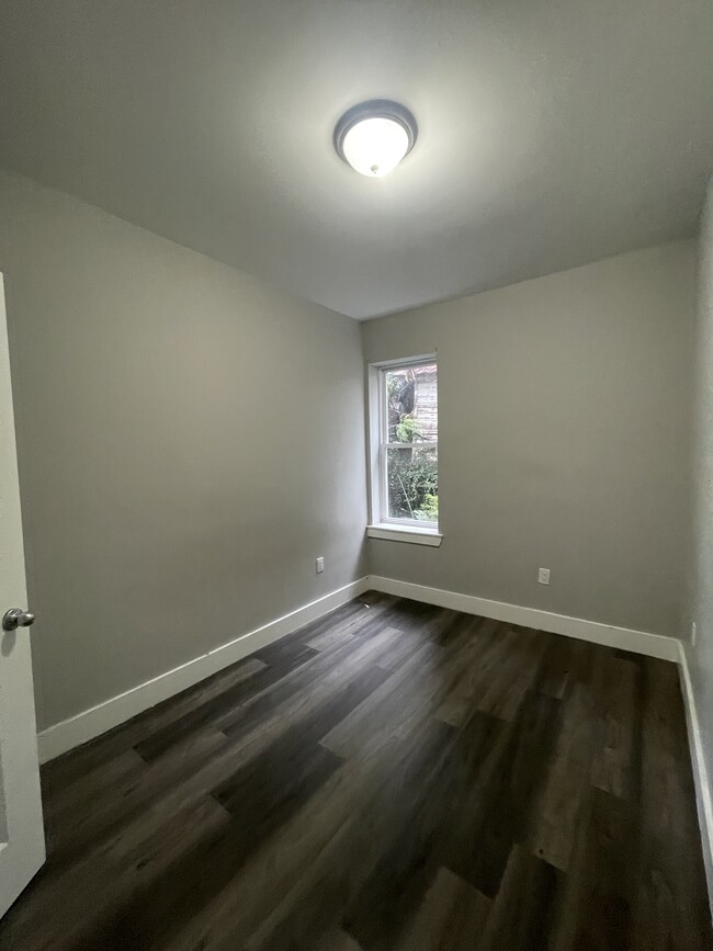 698-700 Chancellor Ave 305 - 695 Chancellor Ave