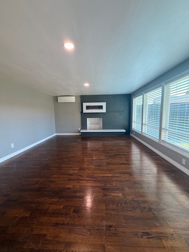 Building Photo - 4-Bedroom 4-Bathroom home with attached Studio apartment