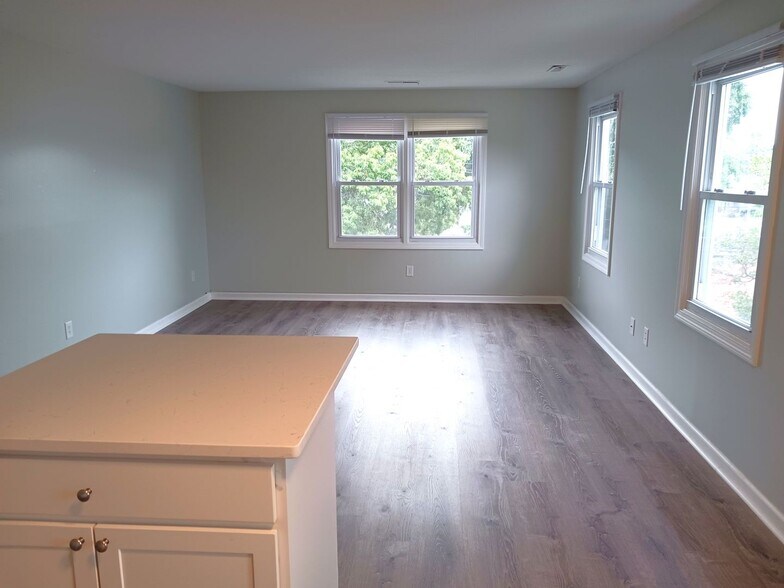 Building Photo - 262 -264 George Waterman Road