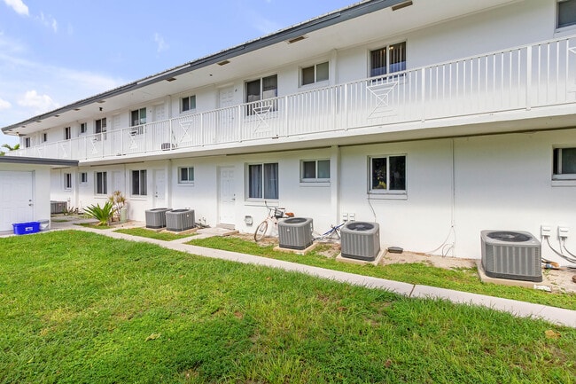 Building Photo - 330 W Camino Real