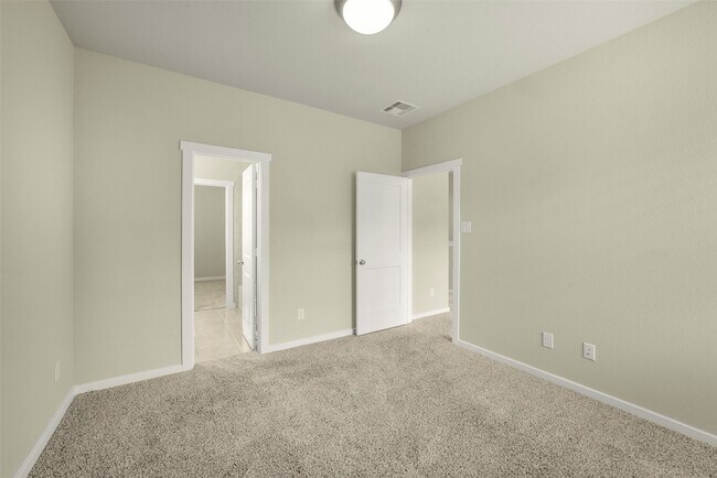 Building Photo - 323 N Spotted Fern Dr