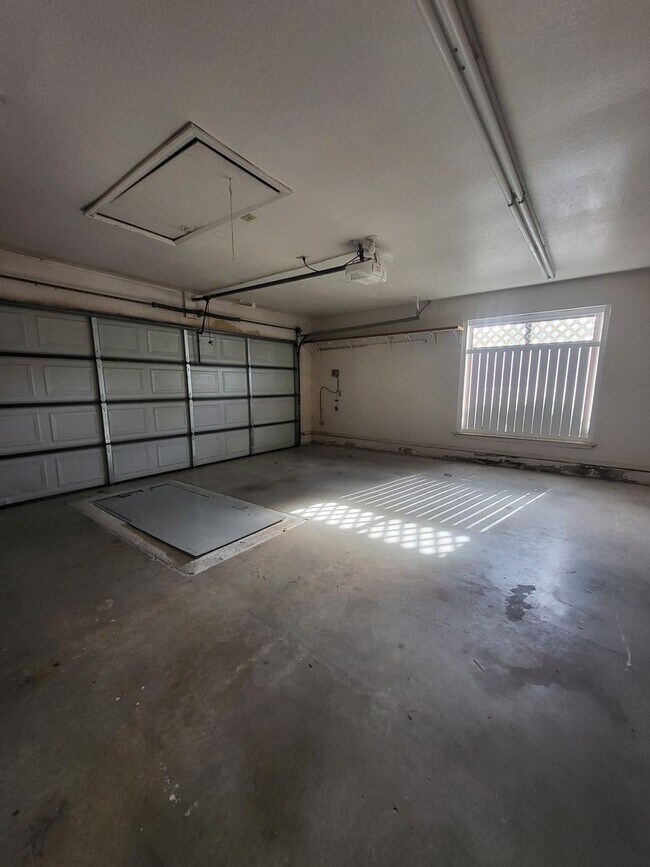 Building Photo - (2) Bed/(2) Bath w/ Storm Shelter Avail NOW!