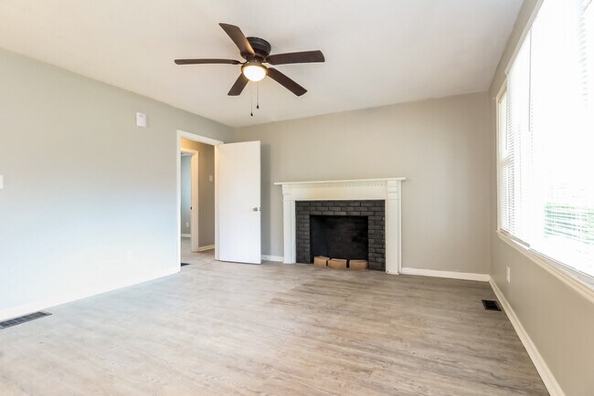 Building Photo - Charming Home in Spartanburg!