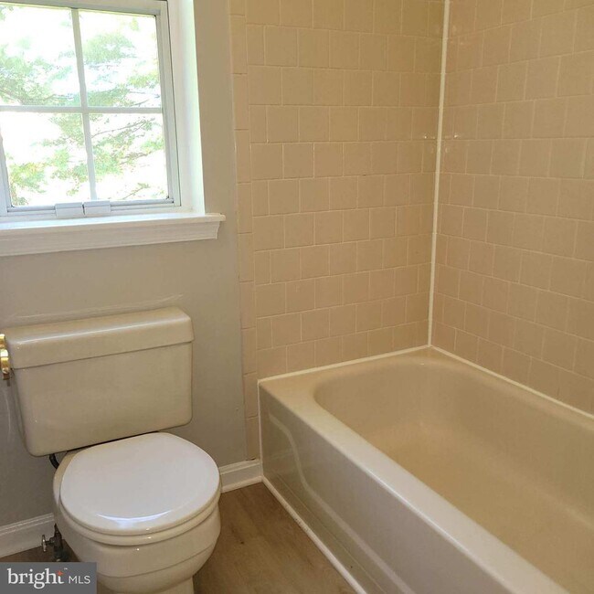 Building Photo - 733 Orley Pl