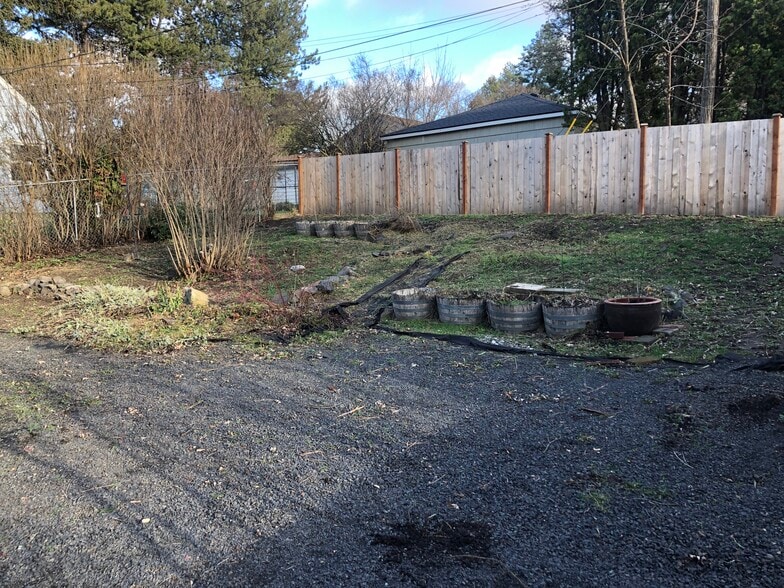 Building Photo - 1010 NW Fisk St