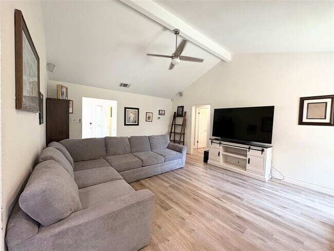 Building Photo - 1404 Cedar Park Dr