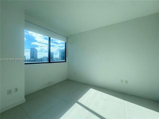 Building Photo - 501 NE 31st St