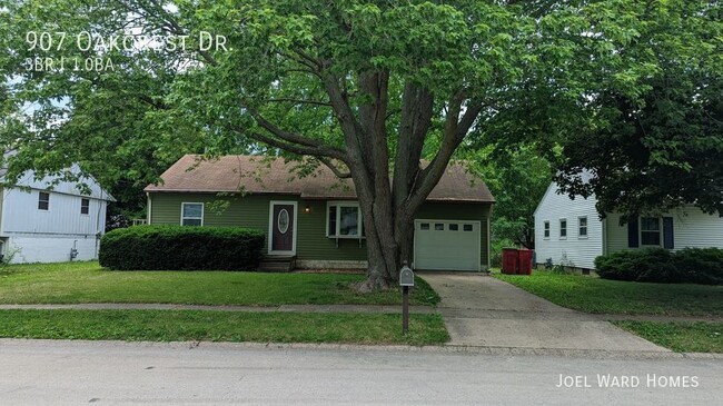 Building Photo - 907 Oakcrest Dr