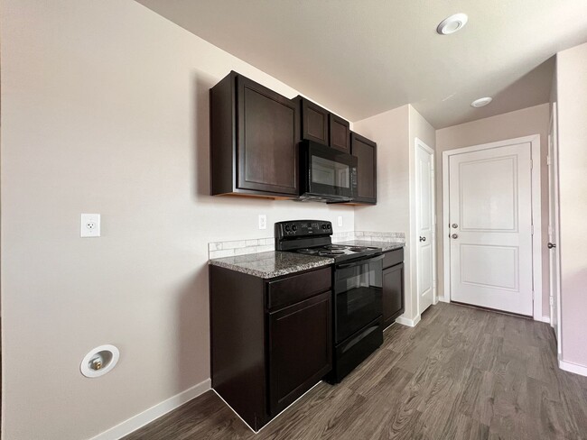 Building Photo - Pre leasing now for 4/1/2026