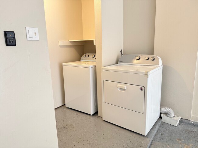 Building Photo - 6701 Sands Point Dr