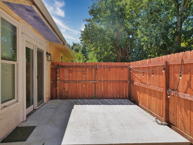 Building Photo - 1937 Gauguin Pl